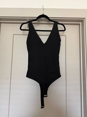 ReoRia Black V-Neck Women's Bodysuit